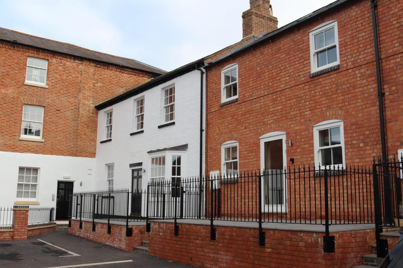 Canal View Cottage With Log Fire & Parking Blisworth Exterior photo